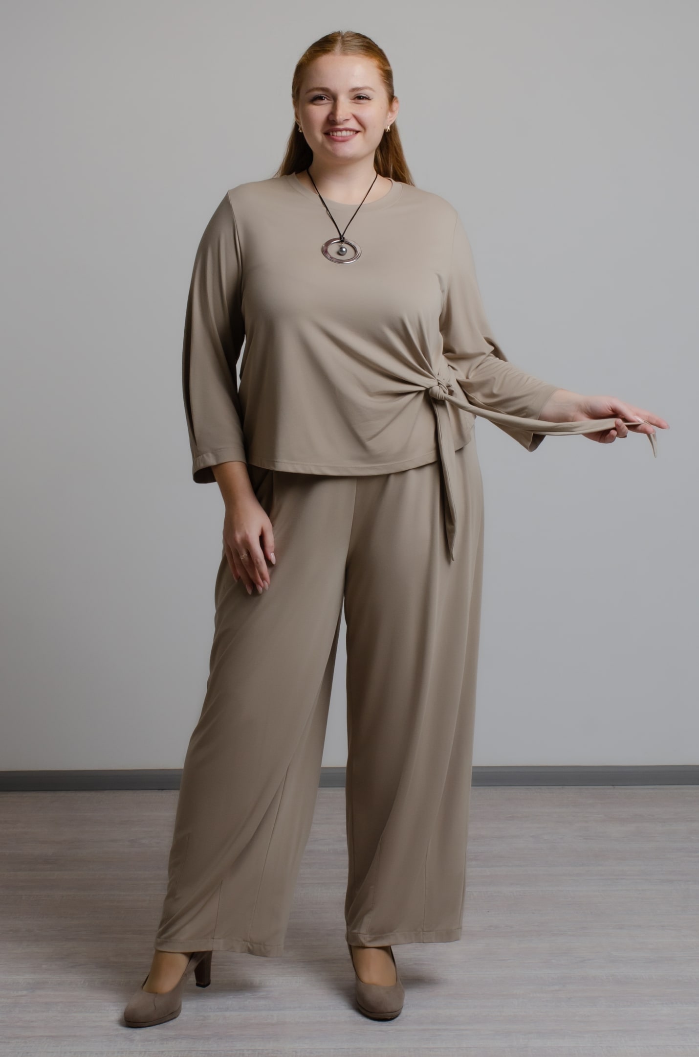 Элегантный костюм из вискозы больших размеров