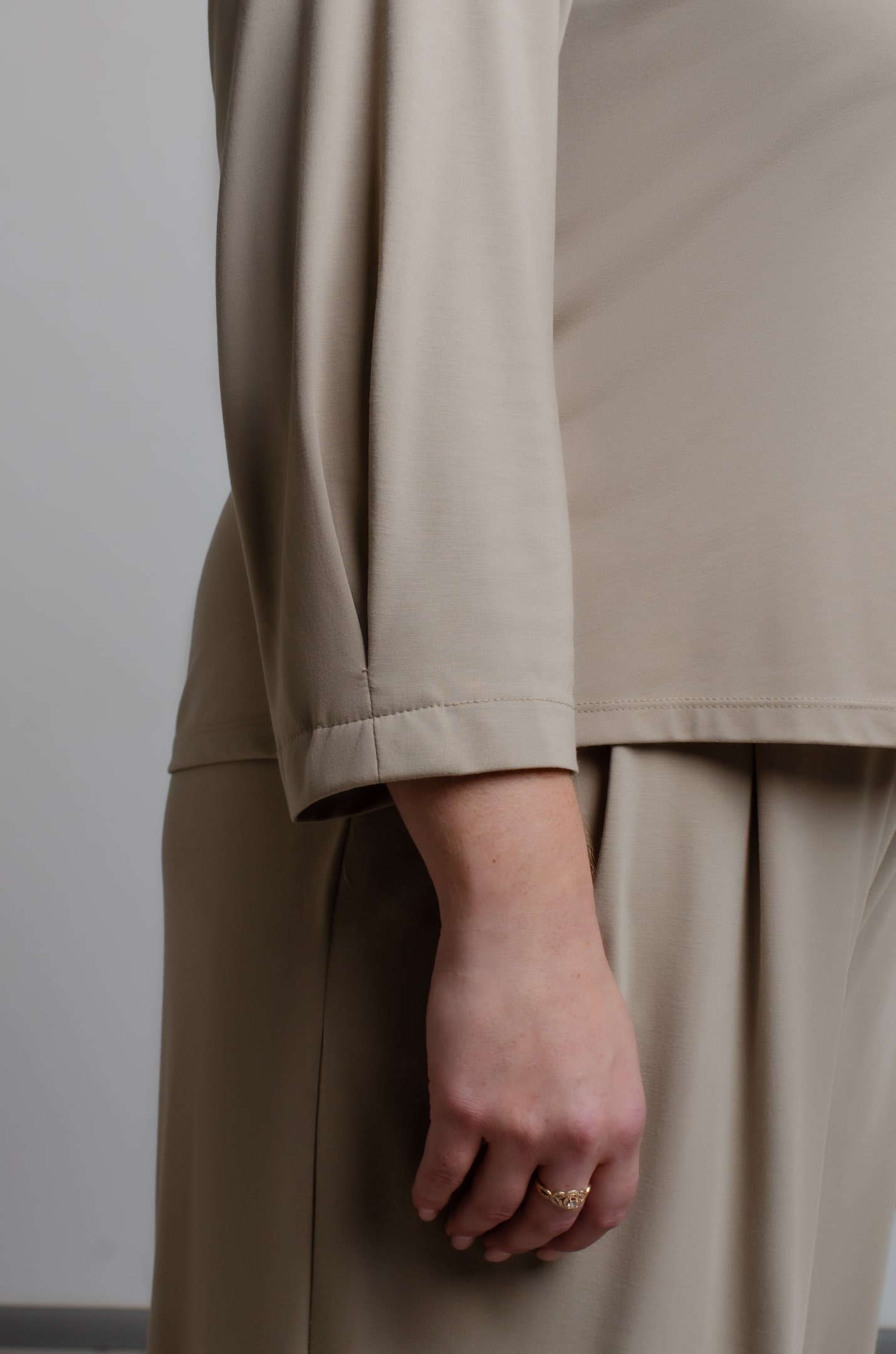 Элегантный костюм из вискозы больших размеров