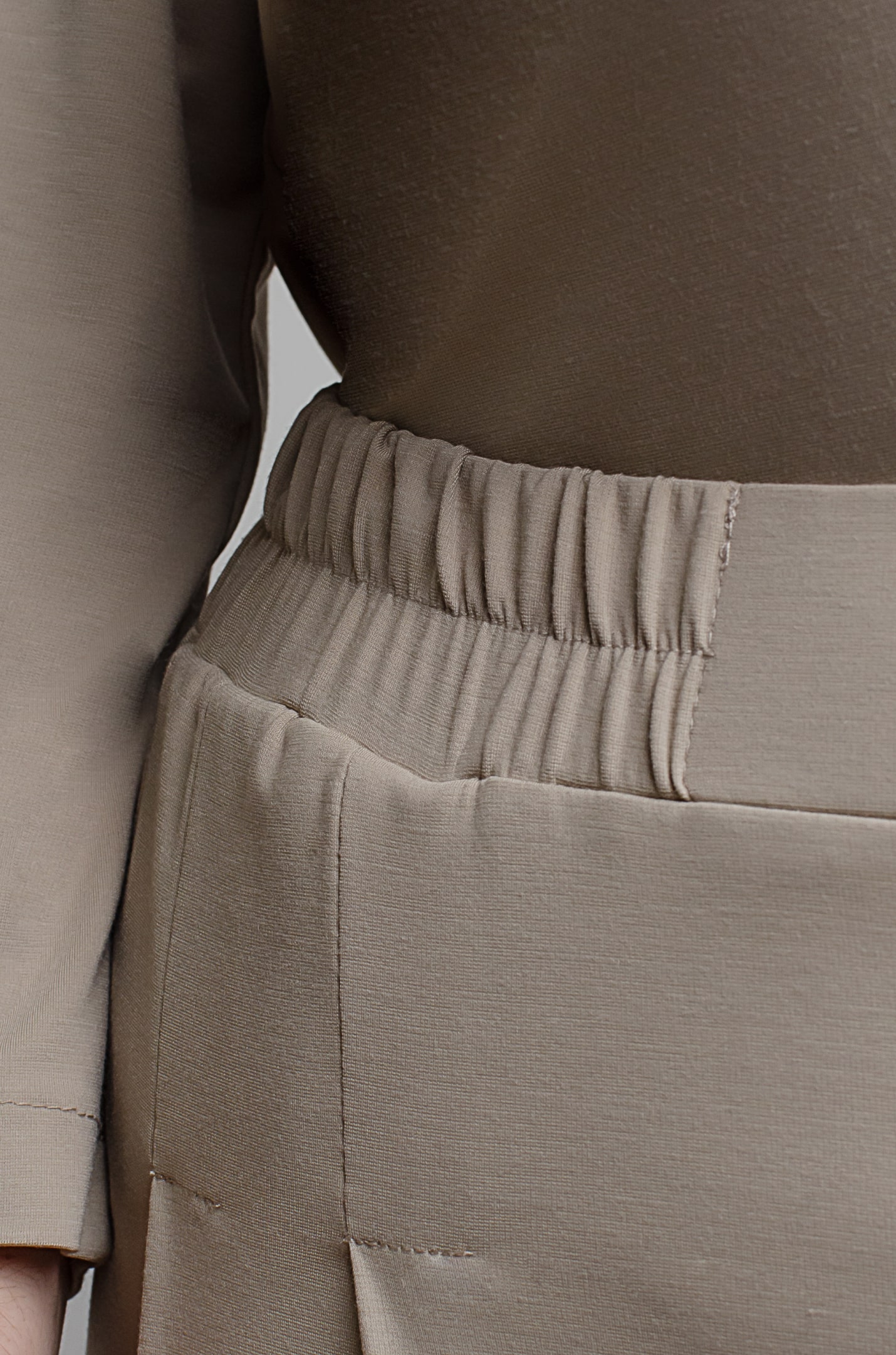 Элегантный костюм из вискозы больших размеров