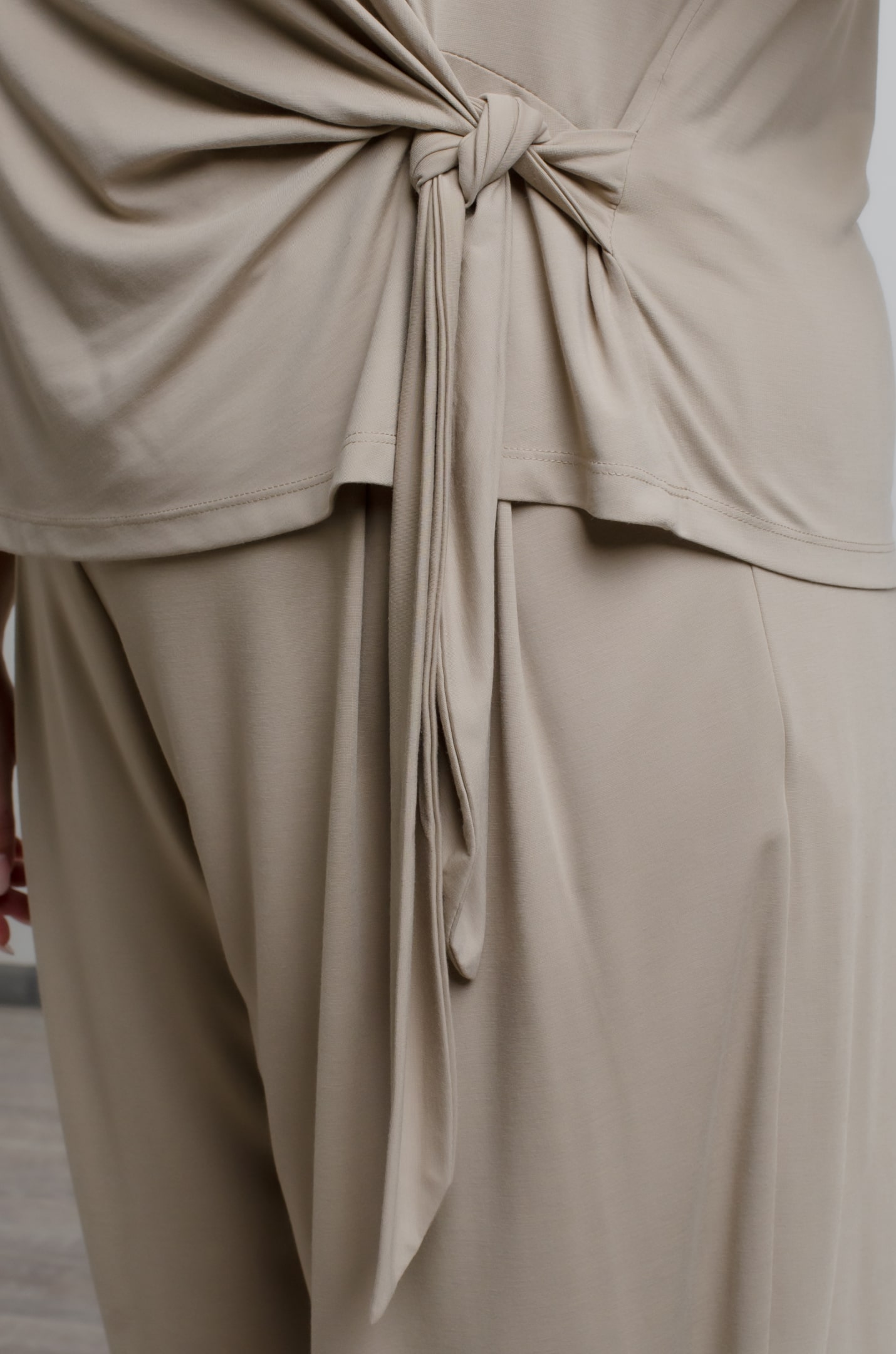 Элегантный костюм из вискозы больших размеров