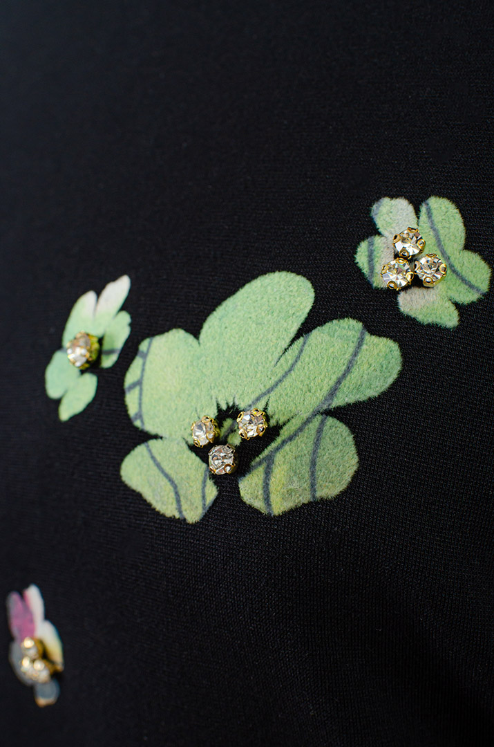 Чорний костюм з квітковим принтом великих розмірів