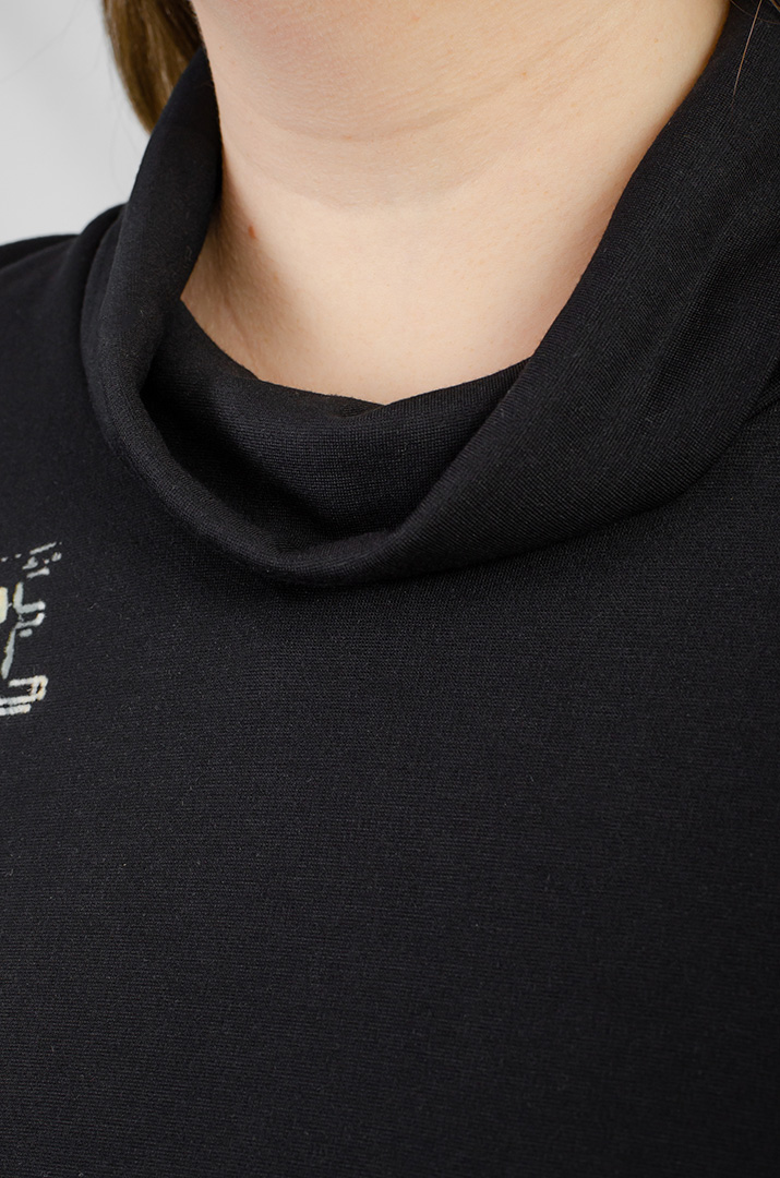 Чорний костюм з квітковим принтом великих розмірів