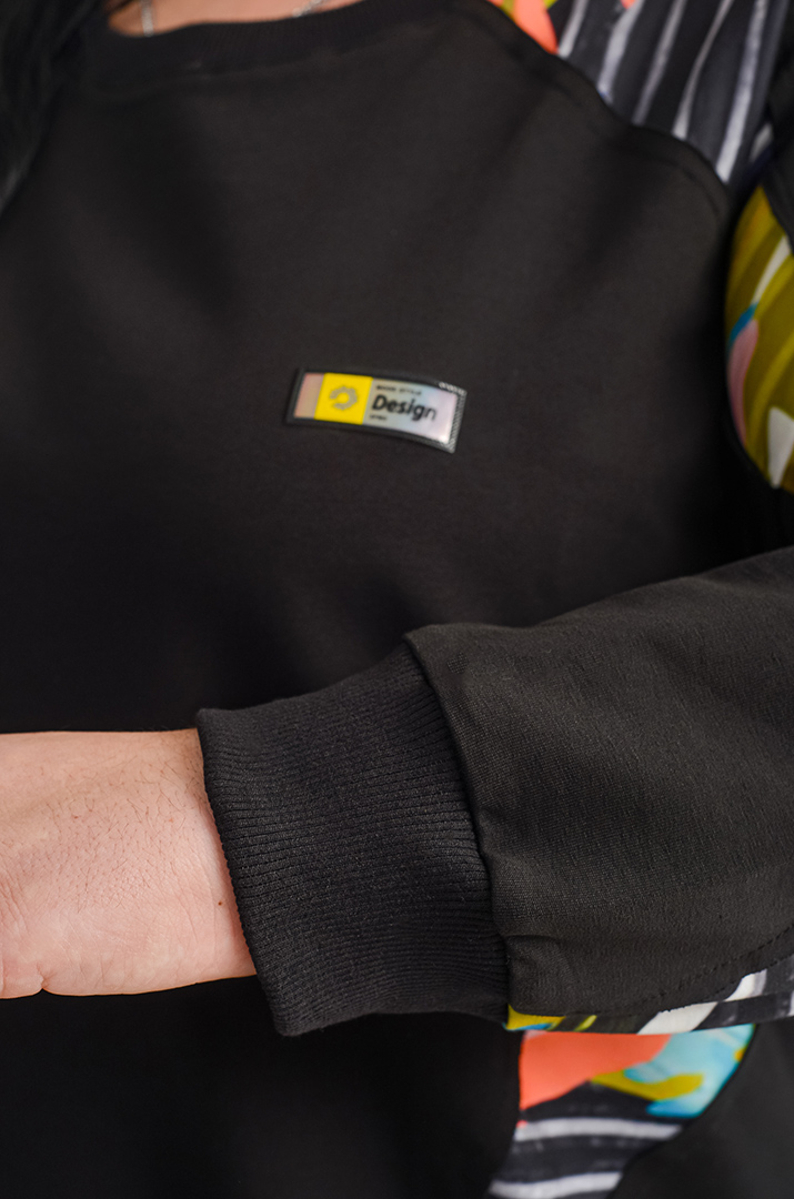 Прогулянковий костюм без застібки з яскравими акцентами великих розмірів