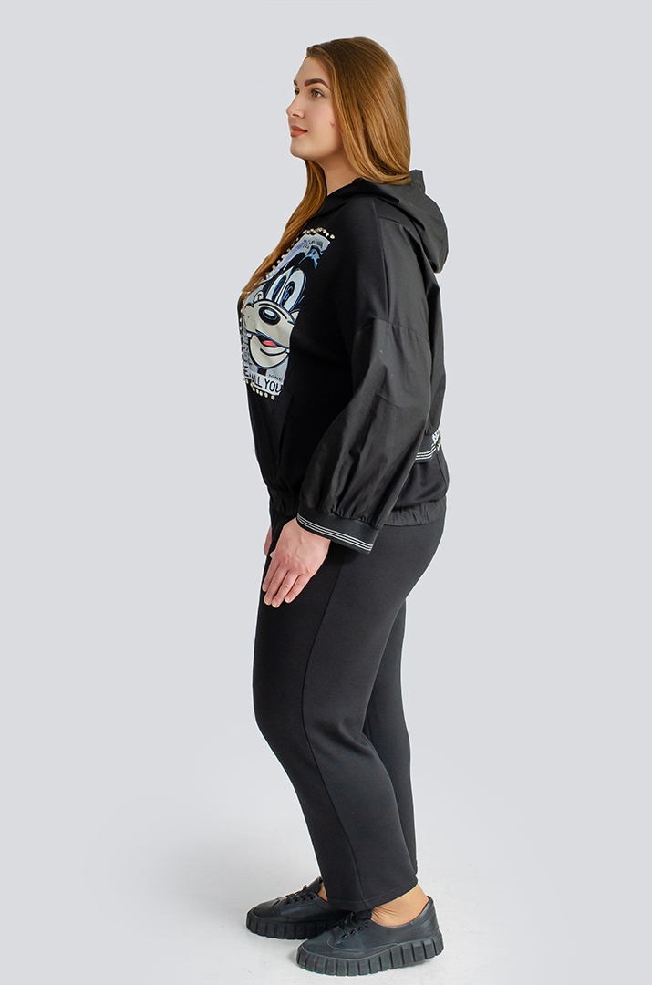 Чорний прогулянковий костюм з яскравим декором великих розмірів
