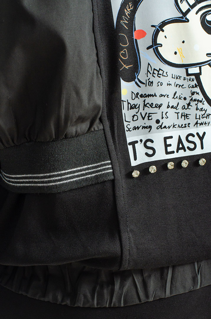 Чорний прогулянковий костюм з яскравим декором великих розмірів