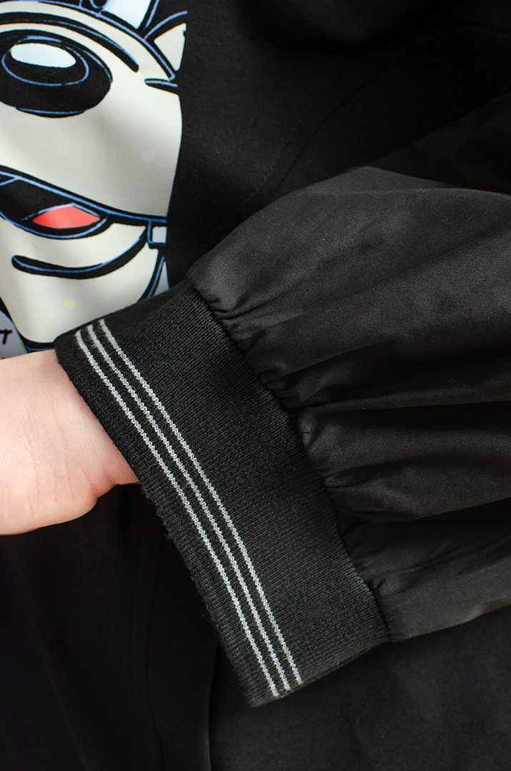 Чорний прогулянковий костюм з яскравим декором великих розмірів