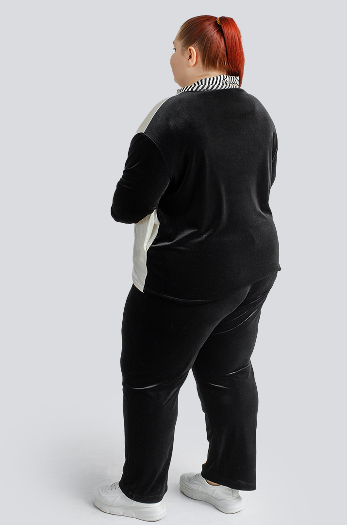 Велюровый костюм с горловиной-хомут больших размеров