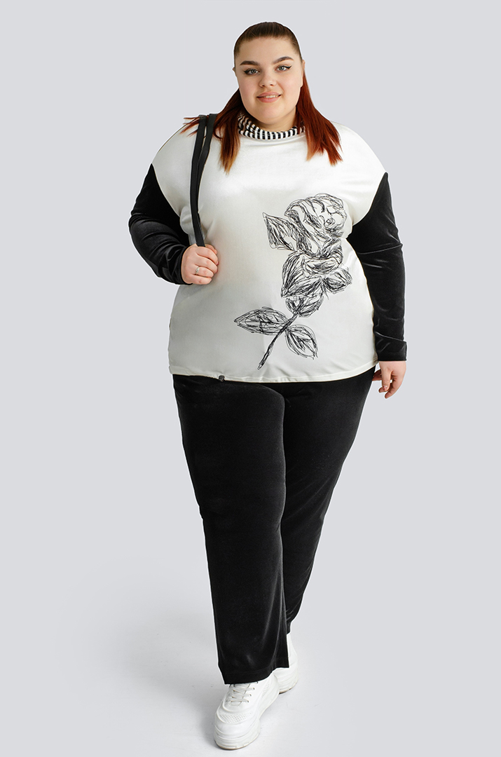 Велюровый костюм с горловиной-хомут больших размеров