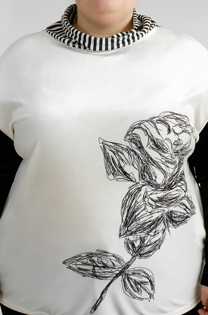 Велюровый костюм с горловиной-хомут больших размеров