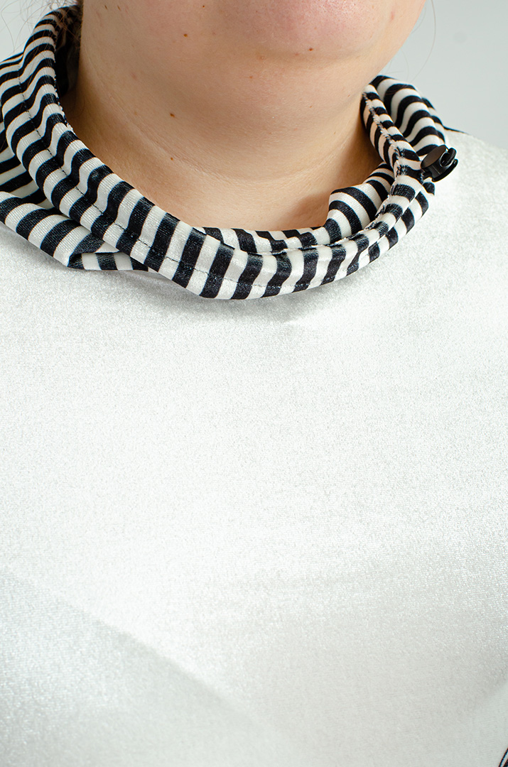 Велюровый костюм с горловиной-хомут больших размеров