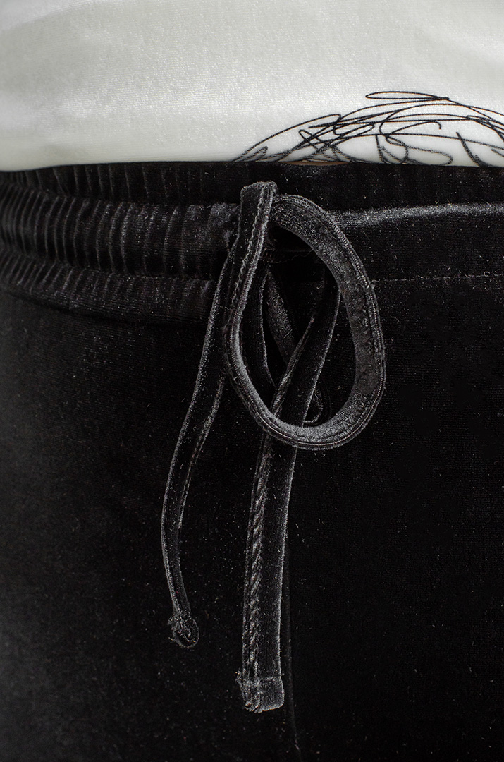 Велюровый костюм с горловиной-хомут больших размеров