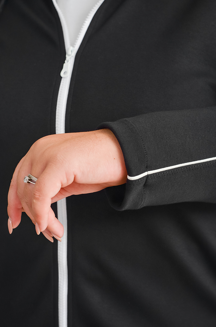 Чорний прогулянковий костюм із білими смугами великих розмірів