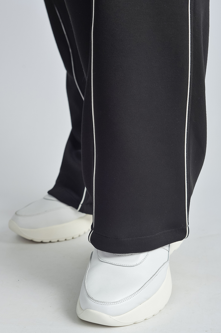 Чорний прогулянковий костюм із білими смугами великих розмірів