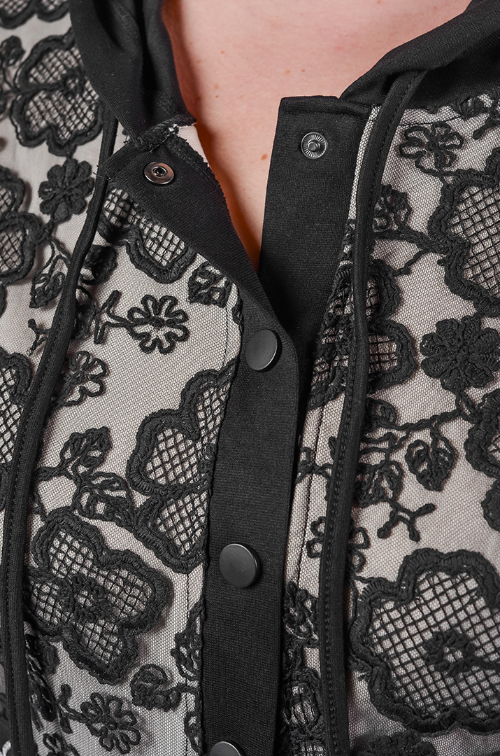 Прогулянковий костюм в чорно-бежевих кольорах з гіпюровимим вставками великих розмірів