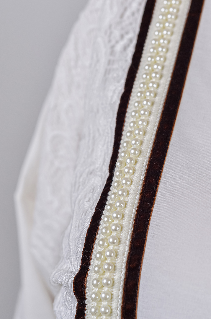 Прогулянковий костюм з гіпюровими вставками та з бусинками великих розмірів