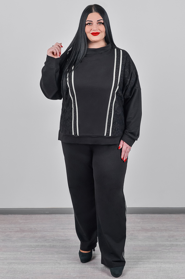 Прогулянковий костюм з гіпюровими вставками та з бусинками великих розмірів