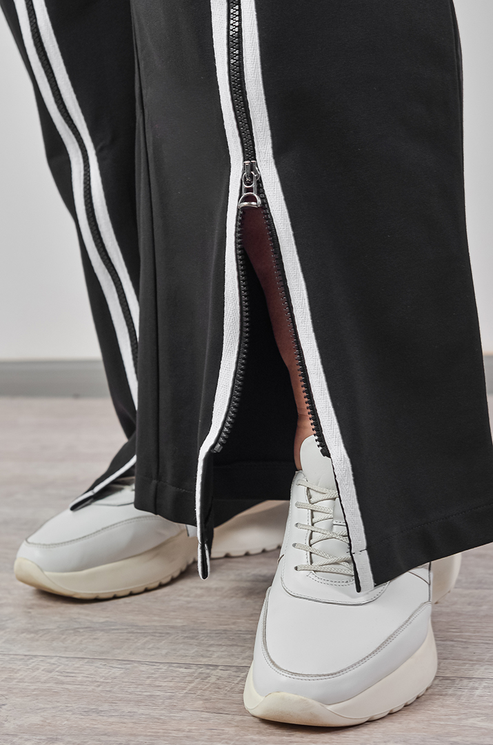 Прогулянковий костюм на блискавці з контрастними елементами великих розмірів