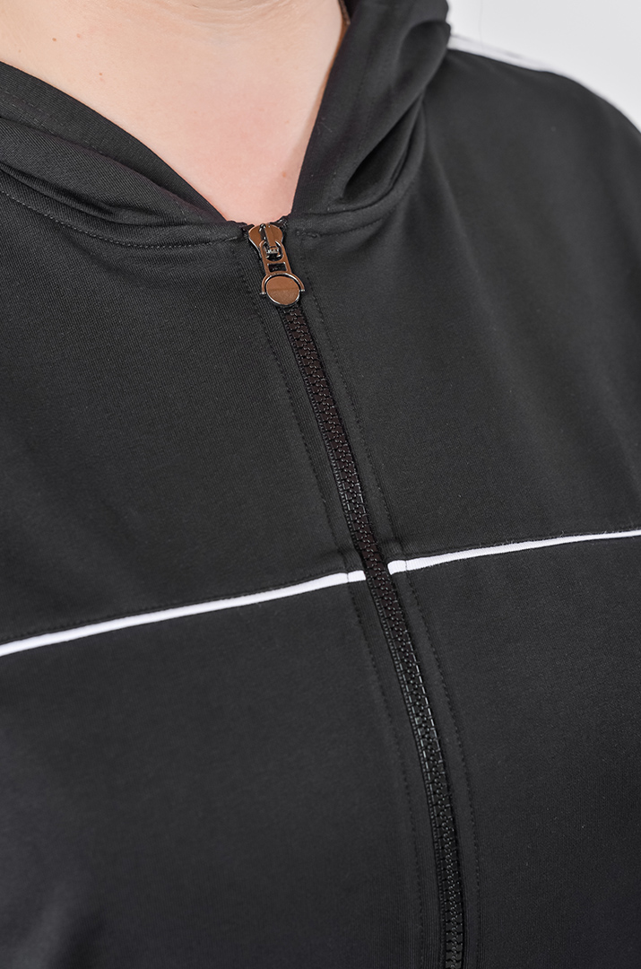 Прогулянковий костюм на блискавці з контрастними елементами великих розмірів