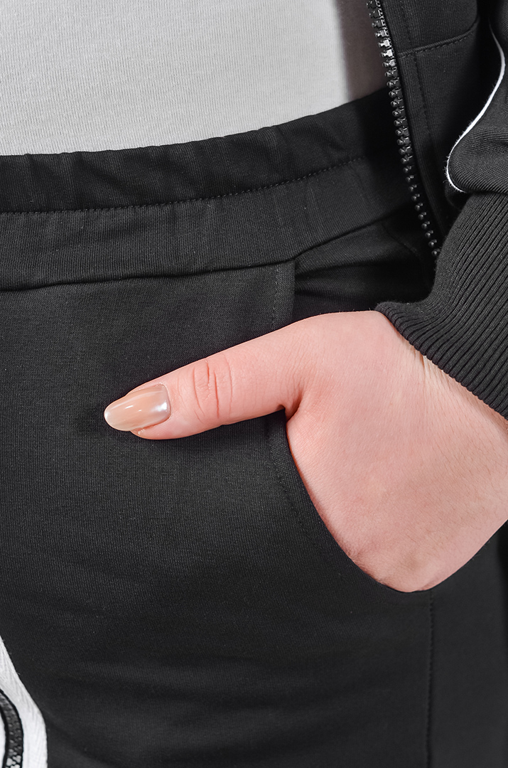 Прогулянковий костюм на блискавці з контрастними елементами великих розмірів