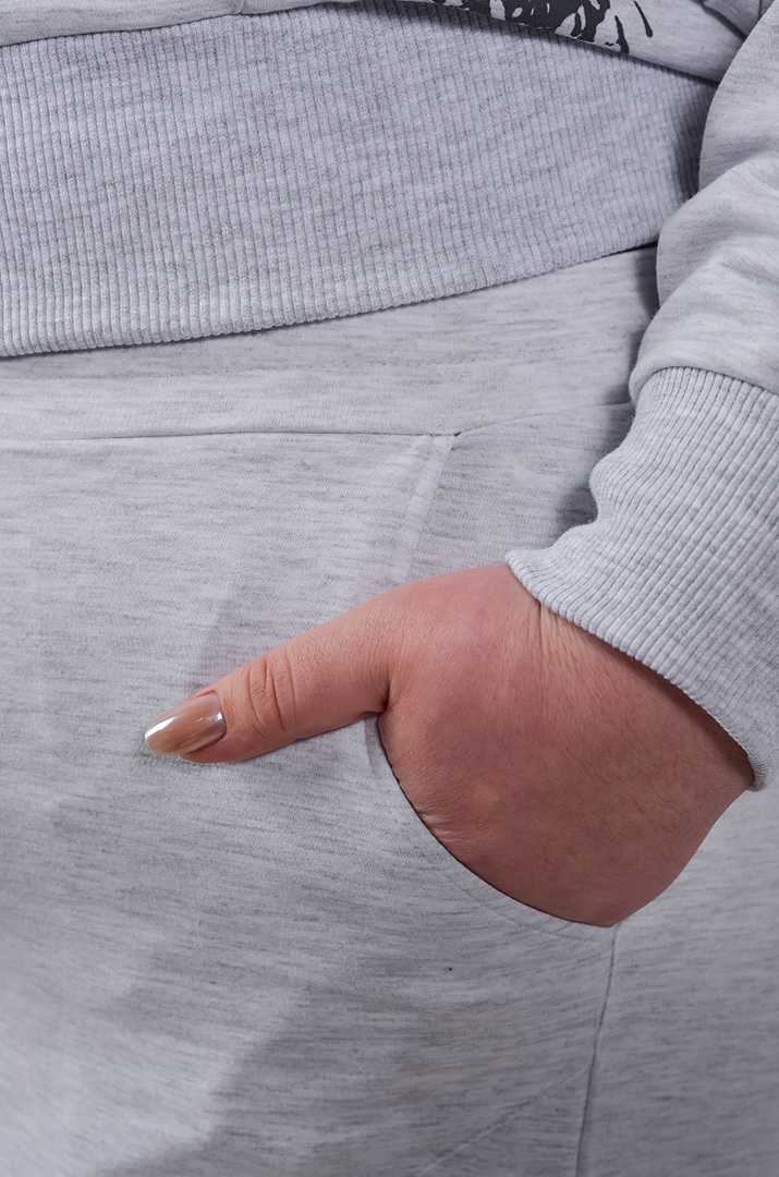 Прогулочный костюм с застежкой с графическим акцентом больших размеров