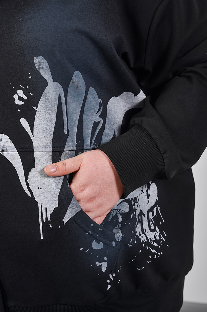 Прогулочный костюм с застежкой с графическим акцентом больших размеров