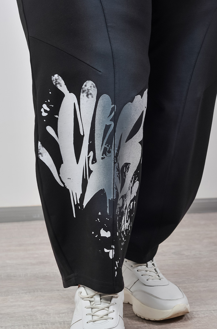 Прогулочный костюм с застежкой с графическим акцентом больших размеров