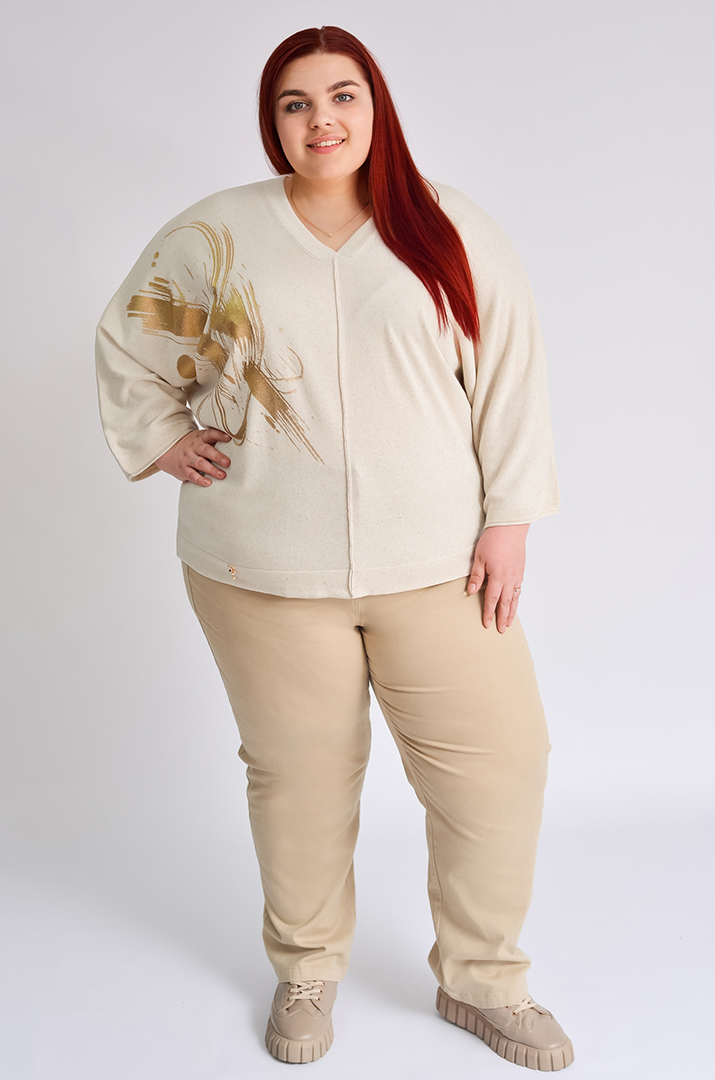 Пуловер вязанный с золотистым принтом больших размеров