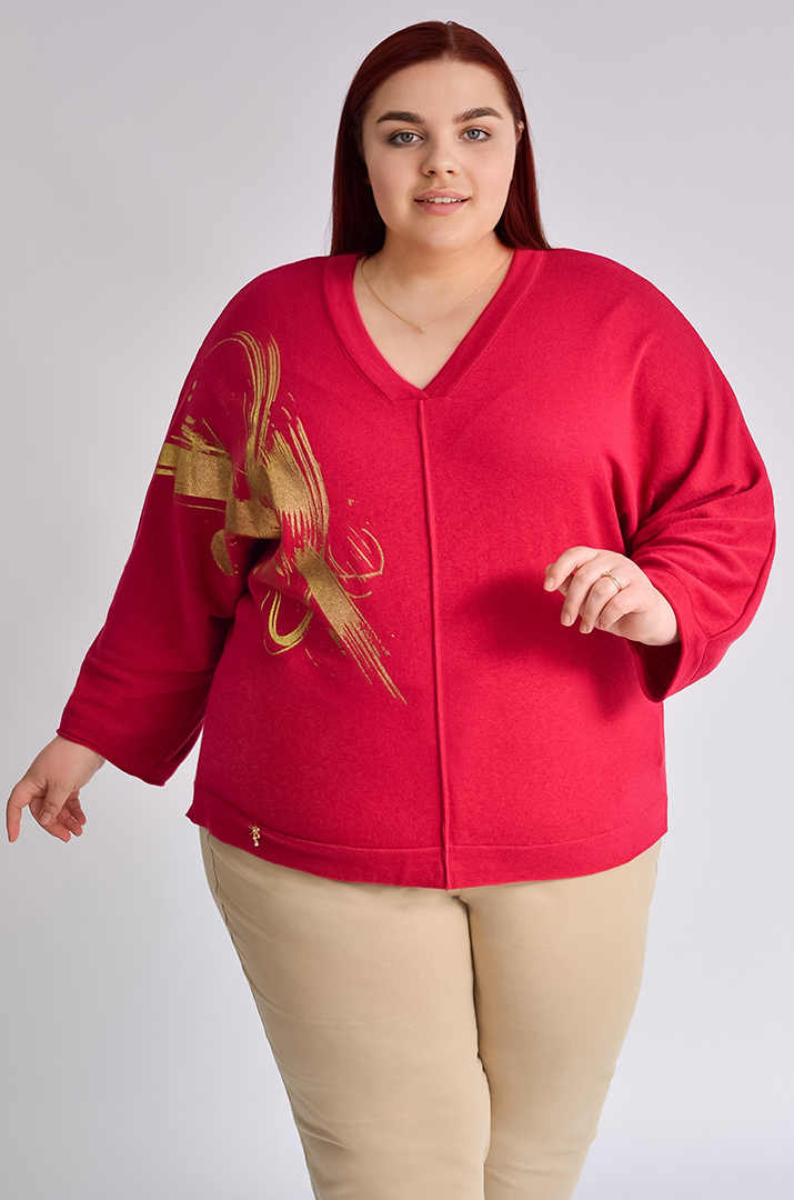 Пуловер вязанный с золотистым принтом больших размеров