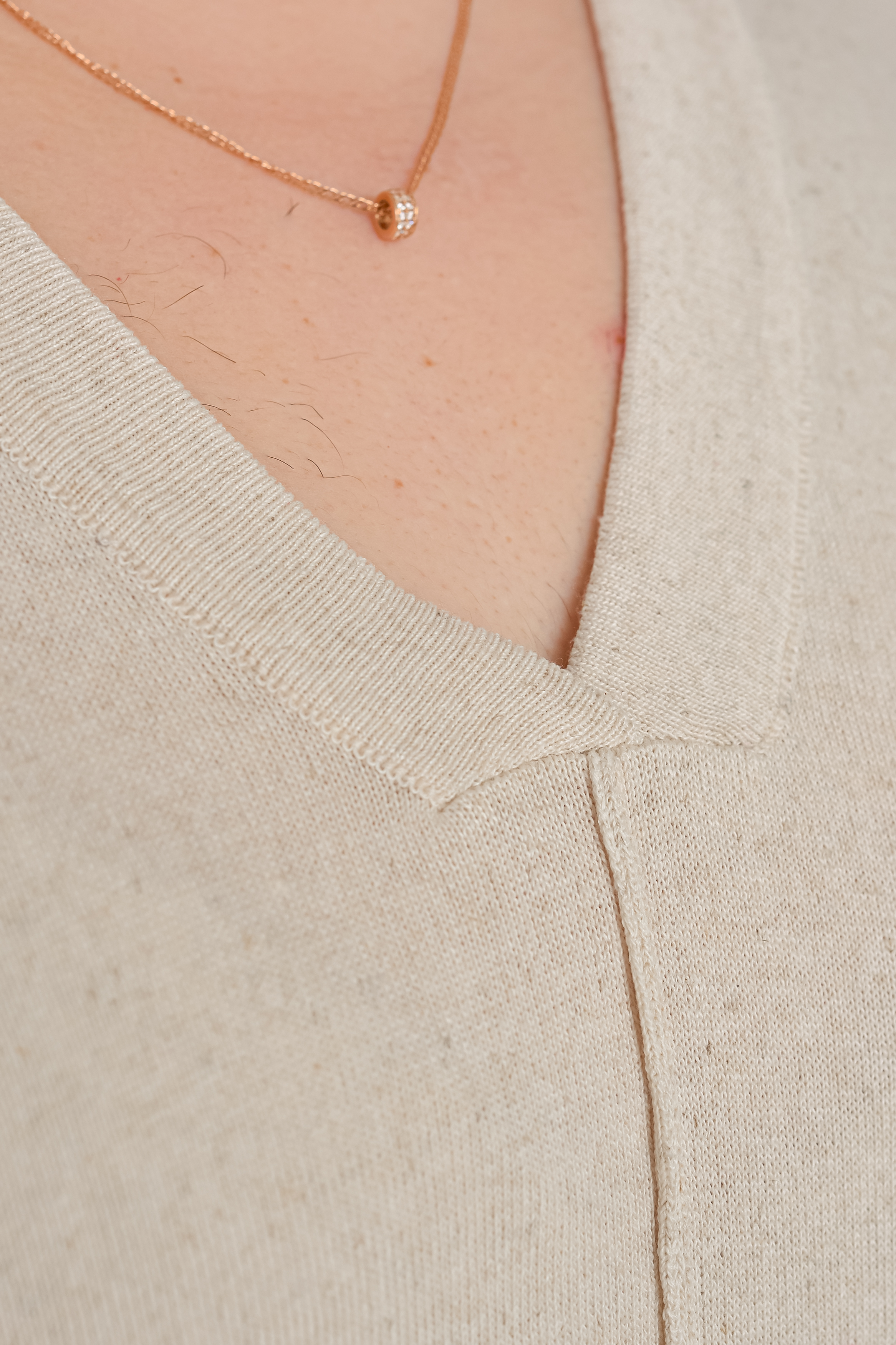 Пуловер вязанный с золотистым принтом больших размеров