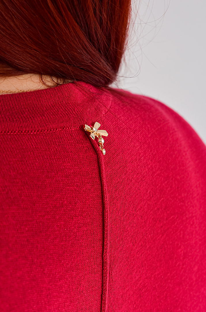 Пуловер вязанный с золотистым принтом больших размеров