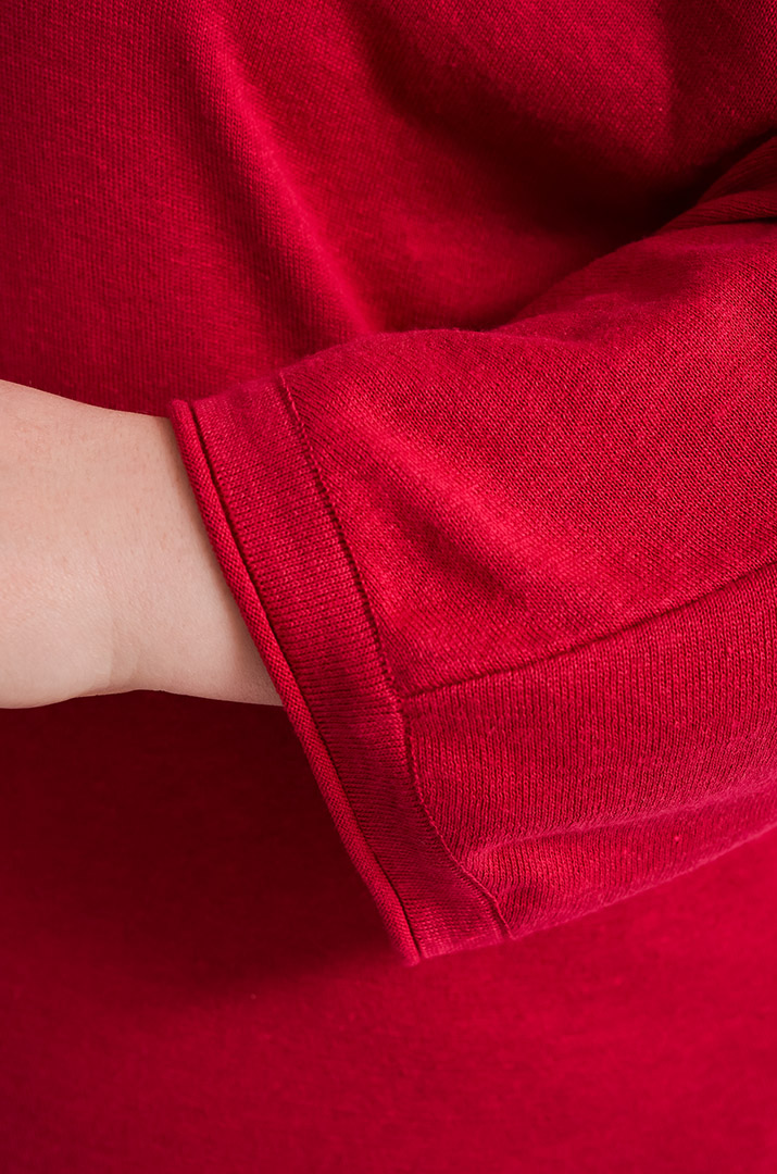 Пуловер вязанный с золотистым принтом больших размеров