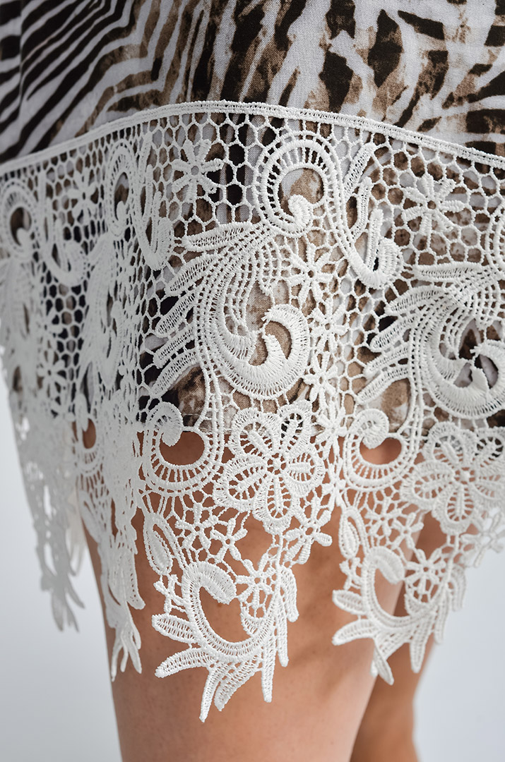 Сарафан-сукня з мереживним декором і ефектним принтом великих розмірів