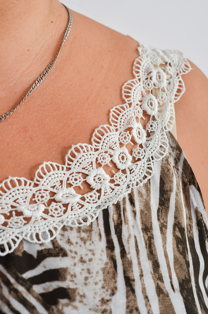 Сарафан-сукня з мереживним декором і ефектним принтом великих розмірів