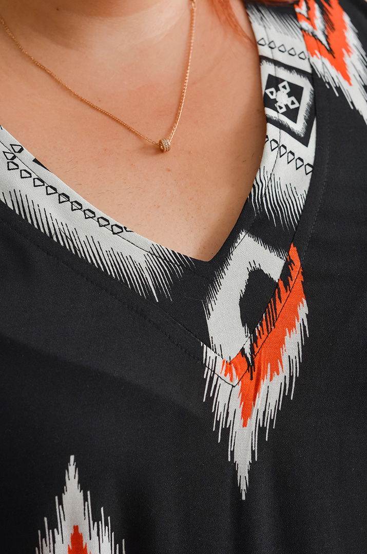 Сарафан-платье с геометрическим принтом и асимметричным низом больших размеров