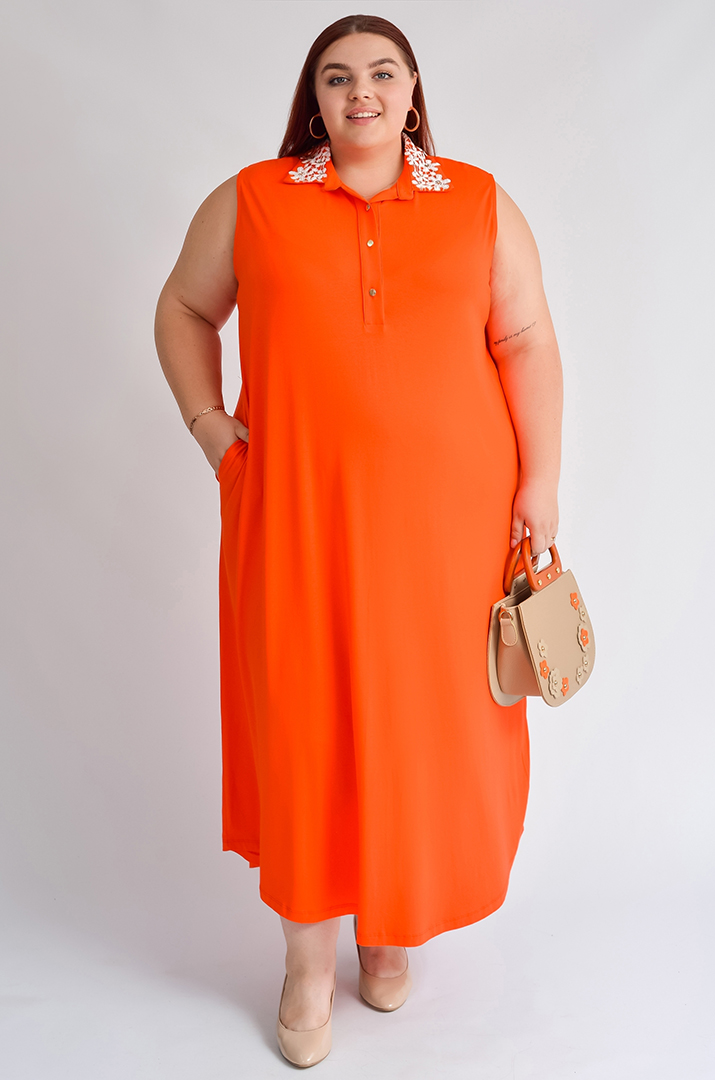 Сарафан-платье макси с цветочным декором на воротнике больших размеров