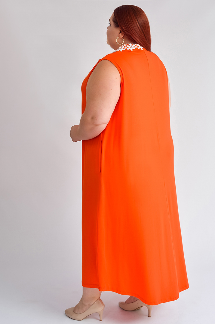 Сарафан-платье макси с цветочным декором на воротнике больших размеров