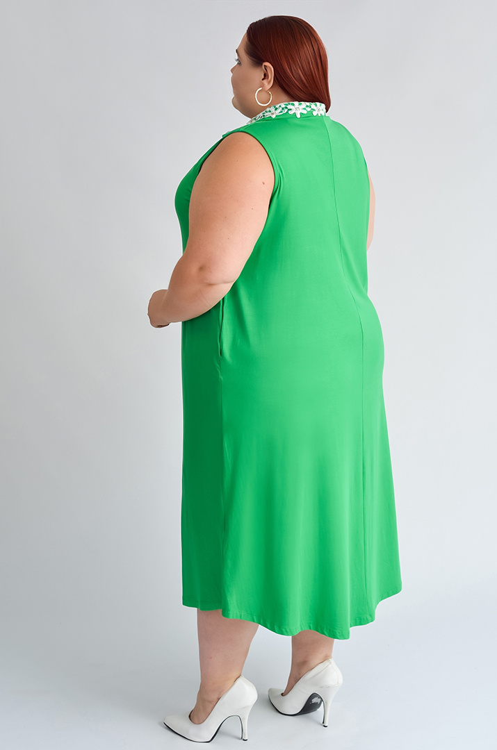 Сарафан-платье макси с цветочным декором на воротнике больших размеров