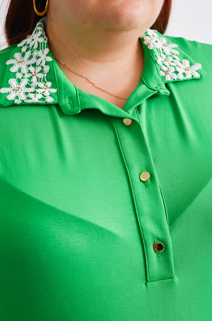 Сарафан-платье макси с цветочным декором на воротнике больших размеров