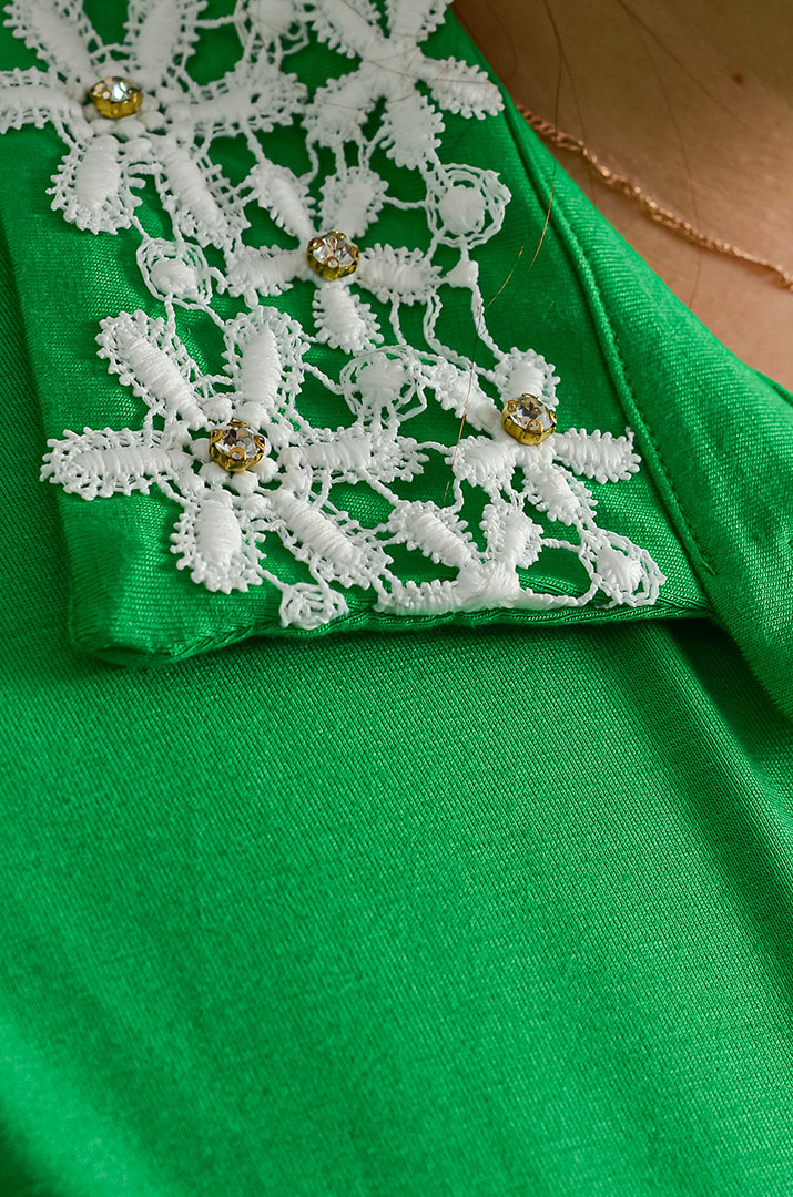 Сарафан-платье макси с цветочным декором на воротнике больших размеров