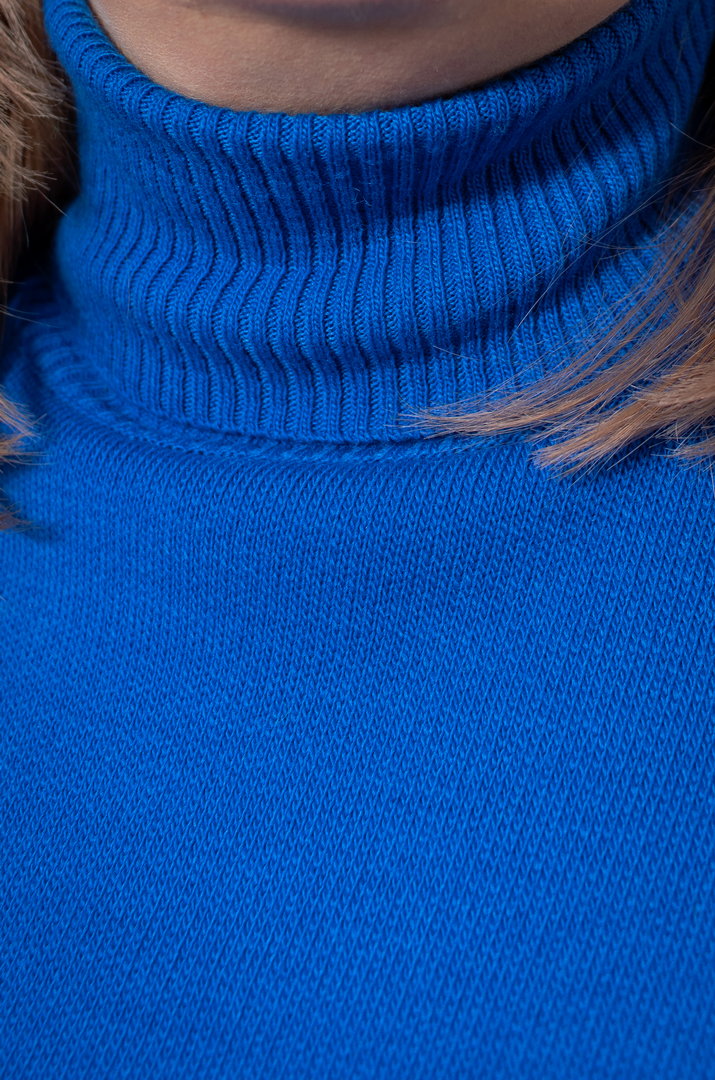 Светр короткий під горло супер батал