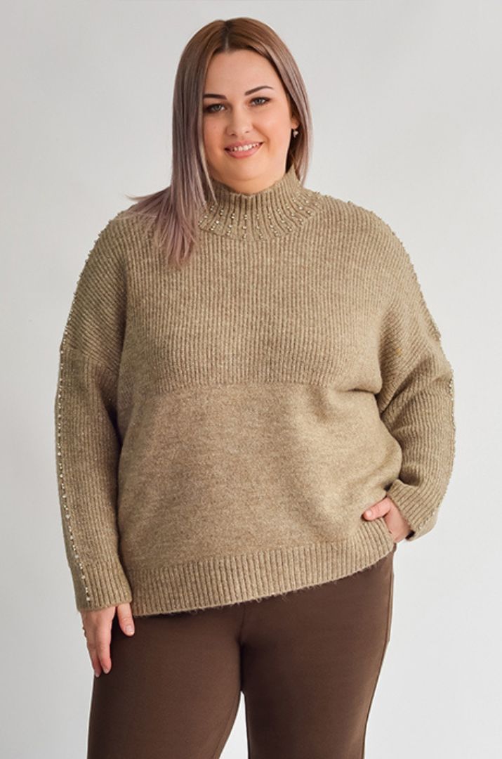 Светр з фактурною в’язкою та декором з намистим великих розмірів