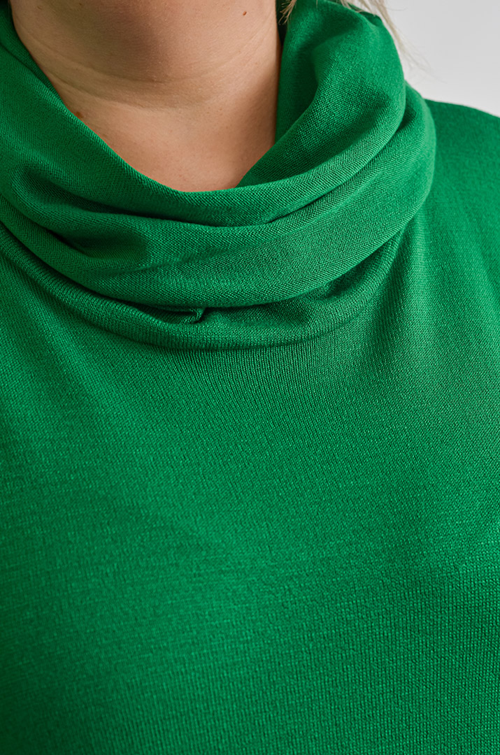 Светр довгий з декоративними швами великих розмірів