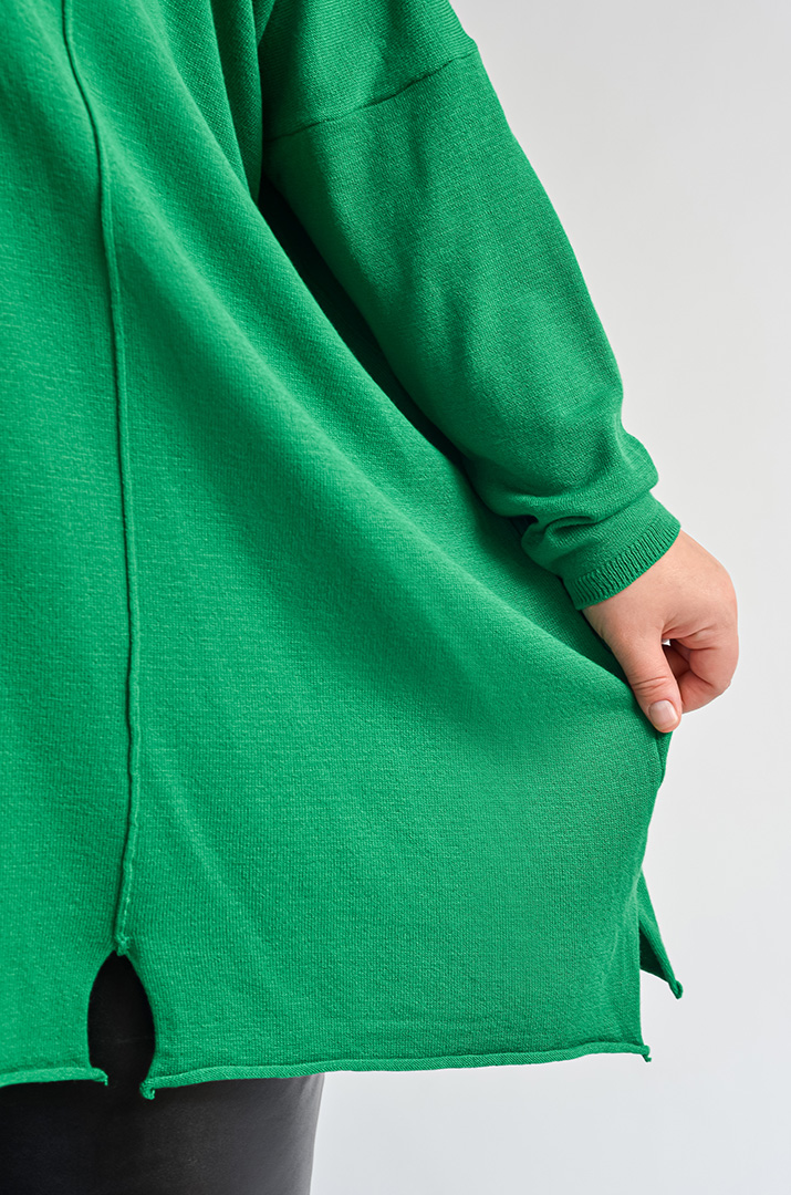 Светр довгий з декоративними швами великих розмірів