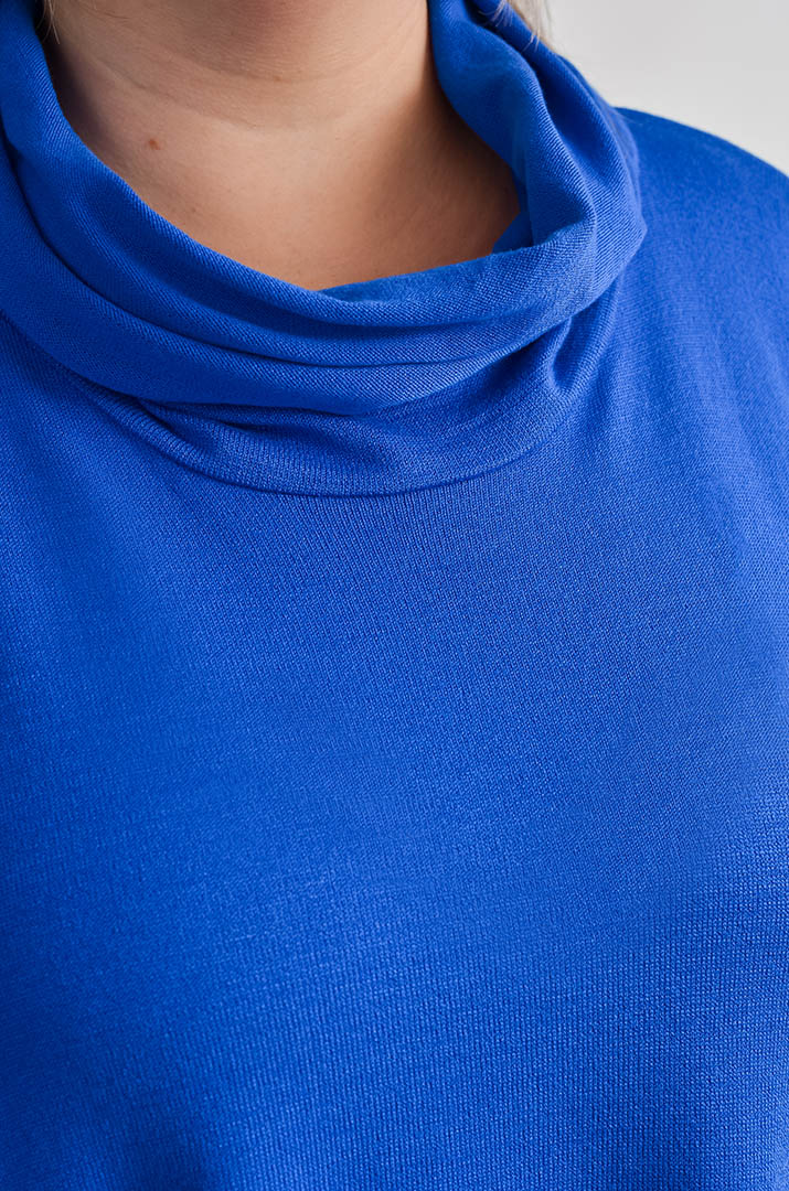 Светр довгий з декоративними швами великих розмірів