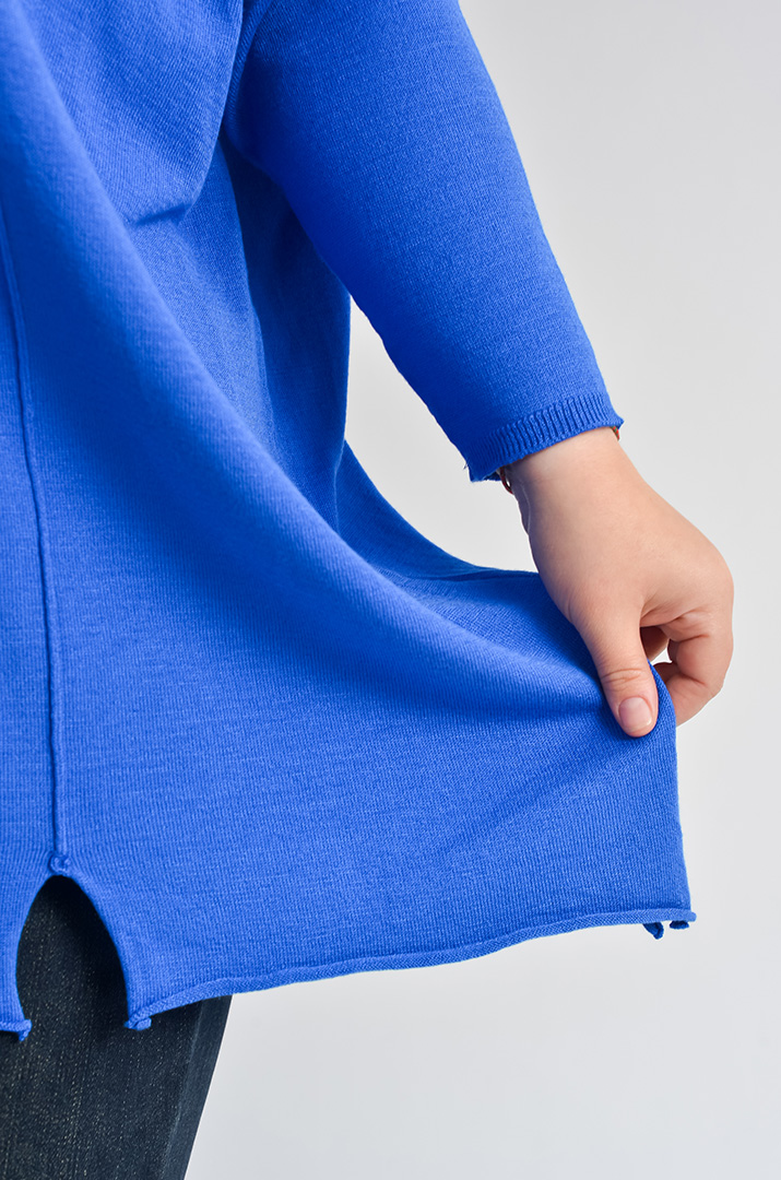 Светр довгий з декоративними швами великих розмірів