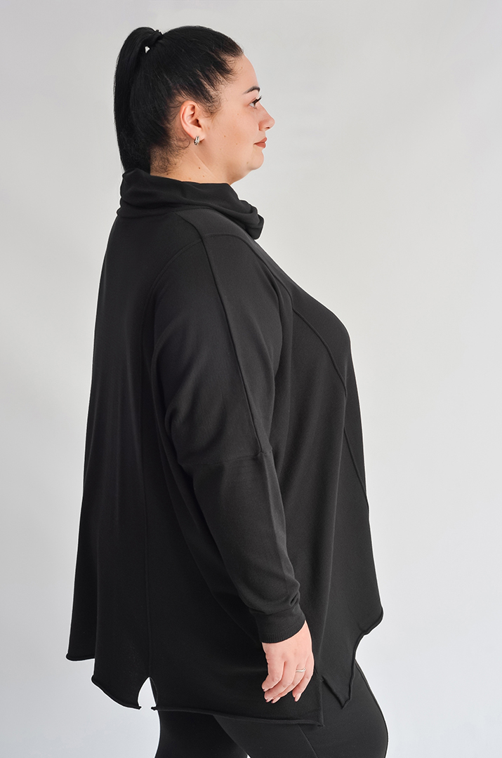 Светр довгий з декоративними швами великих розмірів