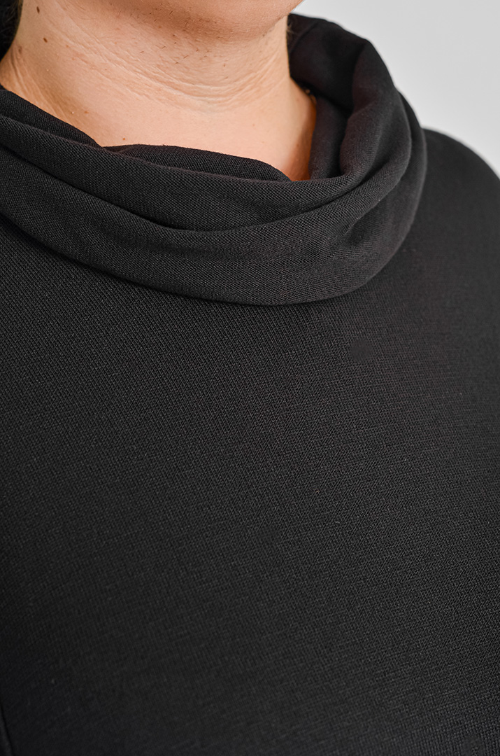 Светр довгий з декоративними швами великих розмірів