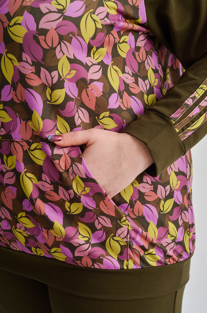 Світшот з художнім принтом листочків та рукавами реглан великих розмірів