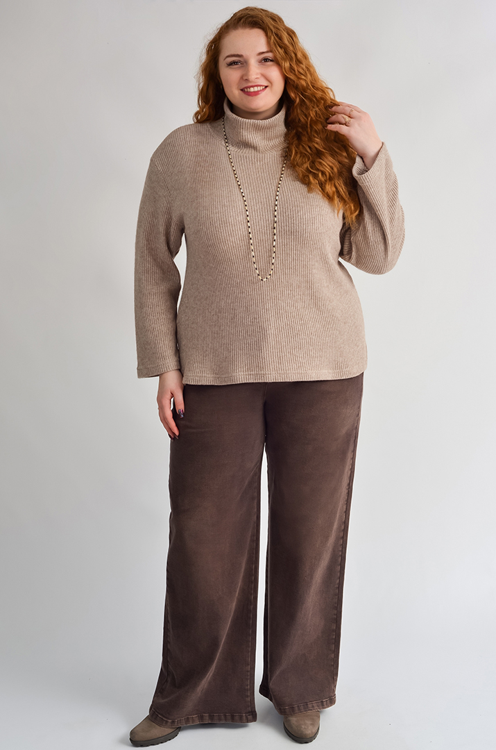 Бежевый свитер с мелкой фактурной вязкой больших размеров