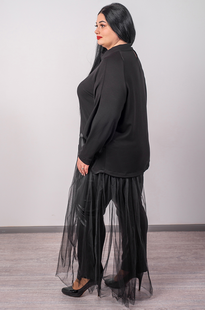 Світшот в чорному кольорі з фактурними деталями великих розмірів